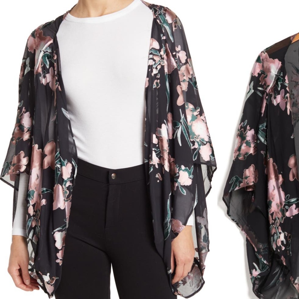 Vince Camuto Burnout Blooms Short Kimono
